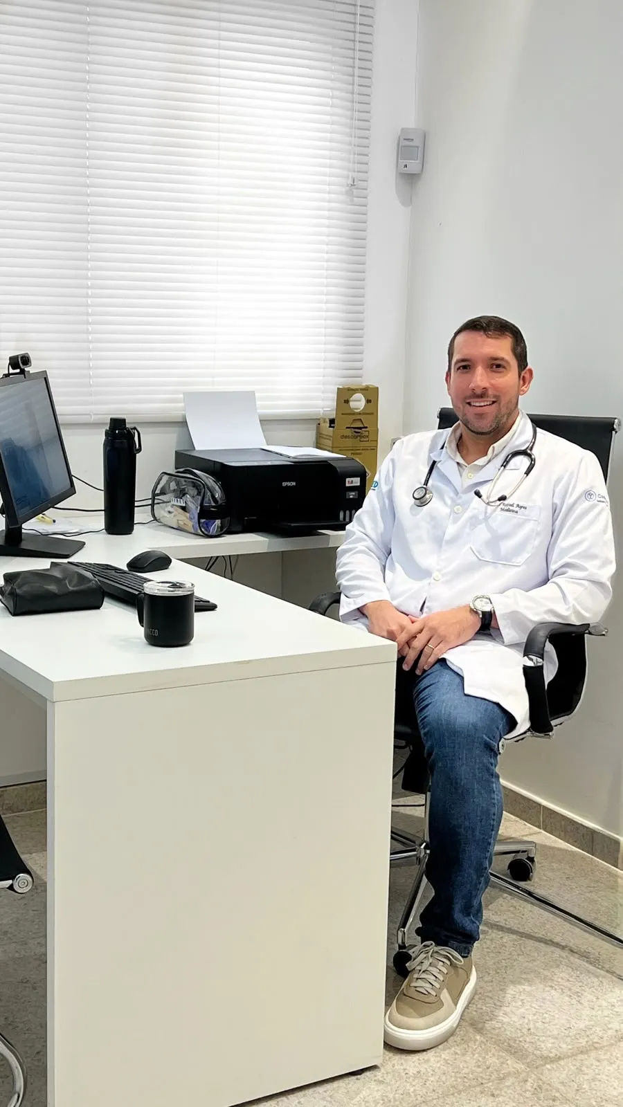 Dr. Rafael Ayres